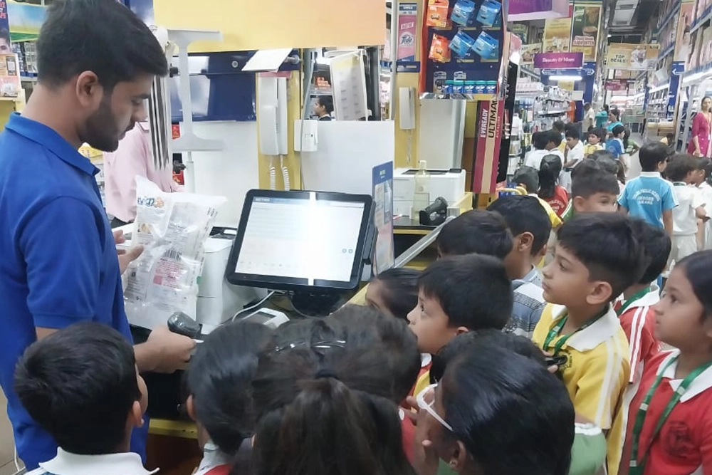 Classes I and II were taken to Metro 09