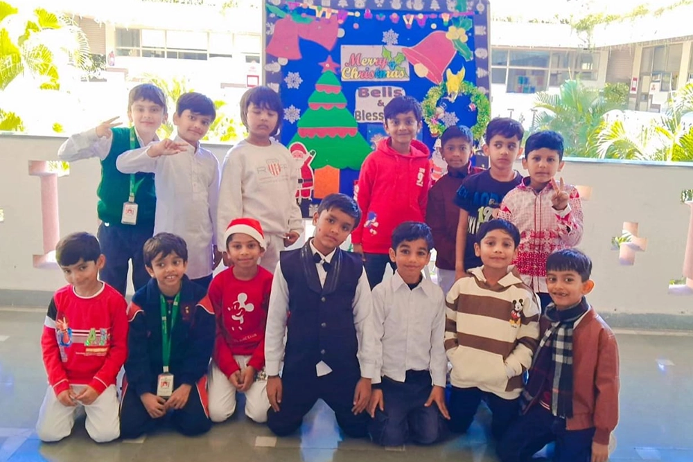 Class II celebrated Christmas joyfully 04