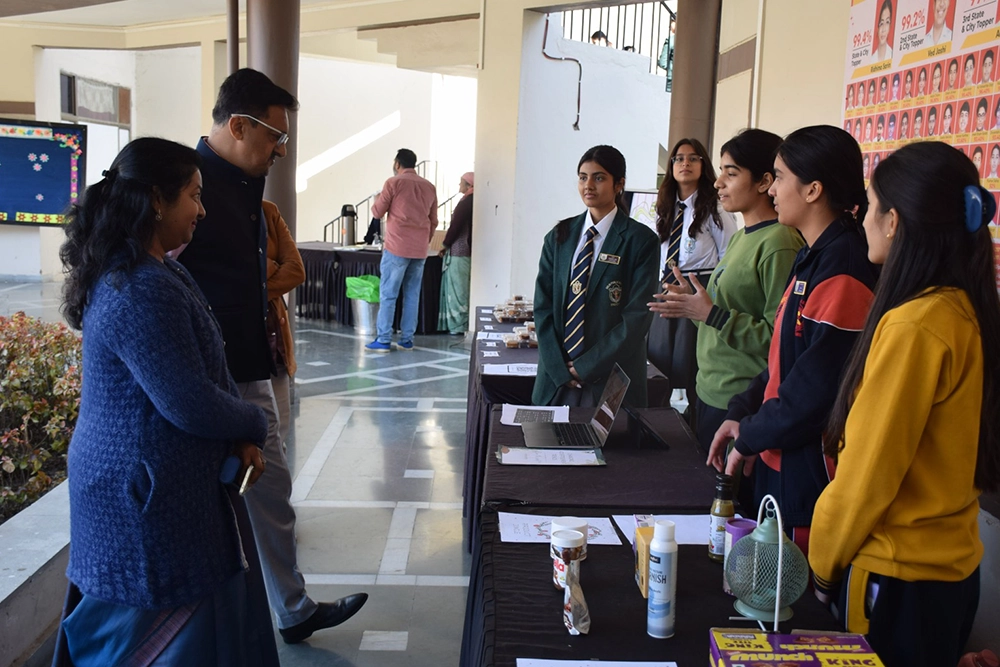 Commerce Club and Photography Club 'Shutterbugs 04